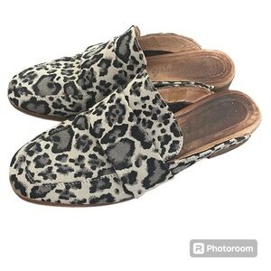 Free People At Ease Beige Snake Embossed Suede Mules Loafers Shoes Size 36